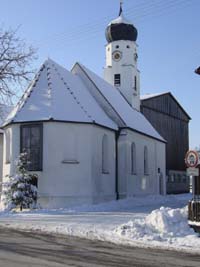 Ortsmitte mit Kapelle